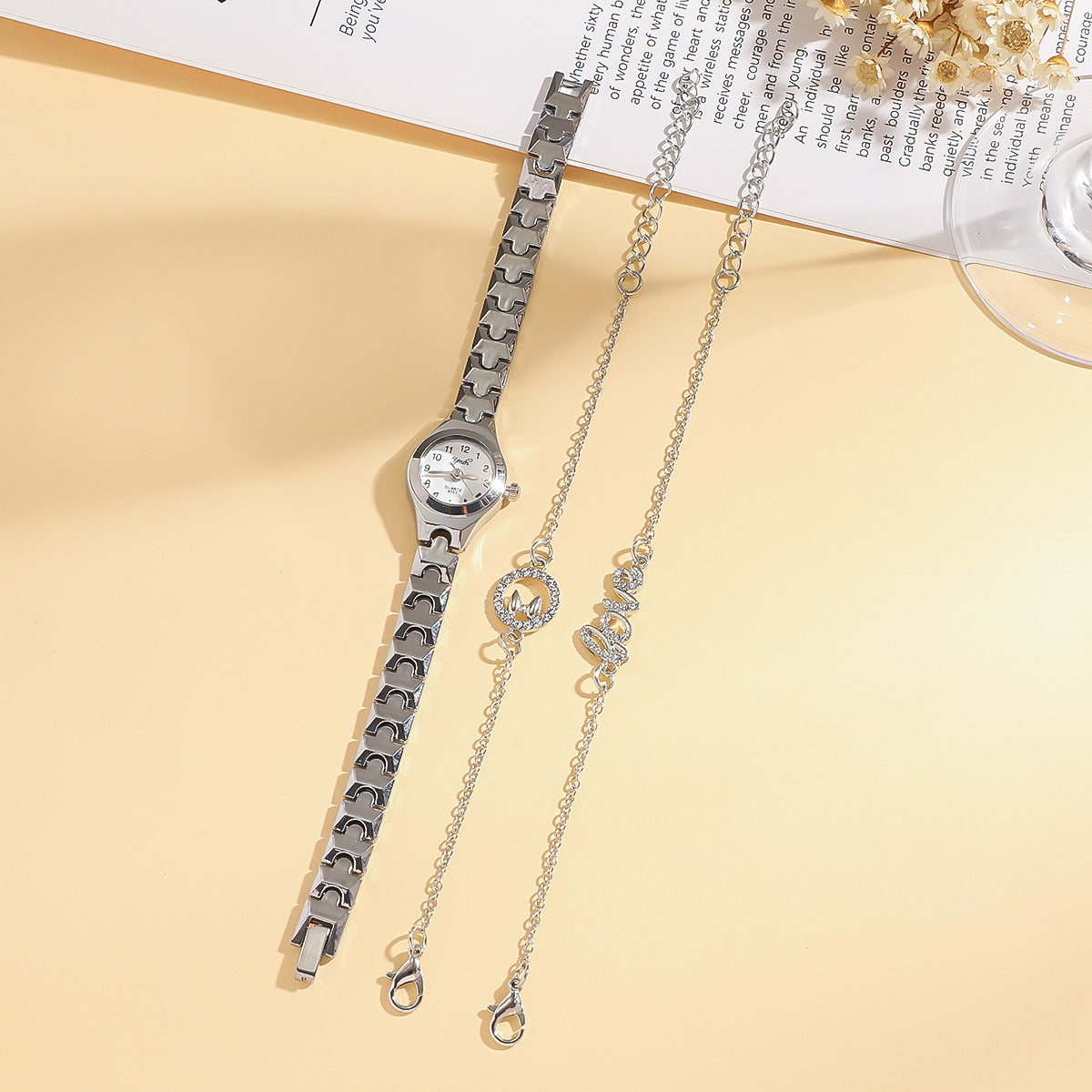 Fashionable Steel-band Bracelet Womens Watch For Ladies