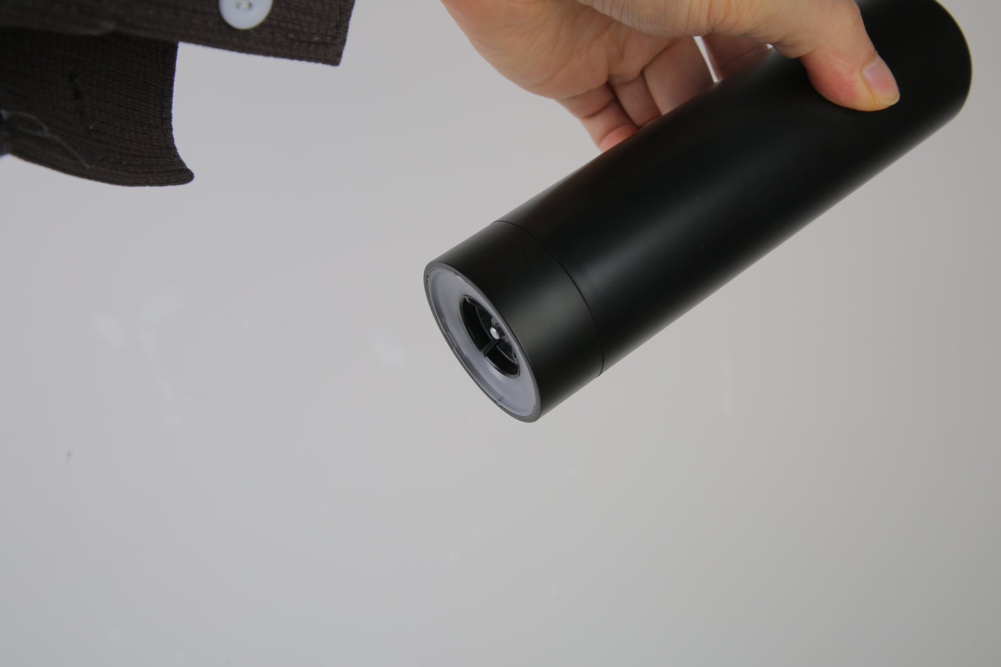 1Pc  Electric Pepper Grinder USB Rechargeable Pepper Mill Automatic Salt Grinder With 6 Adjustable Coarseness LED Light 110ML Container One Hand Operation For Kitchen Essential.