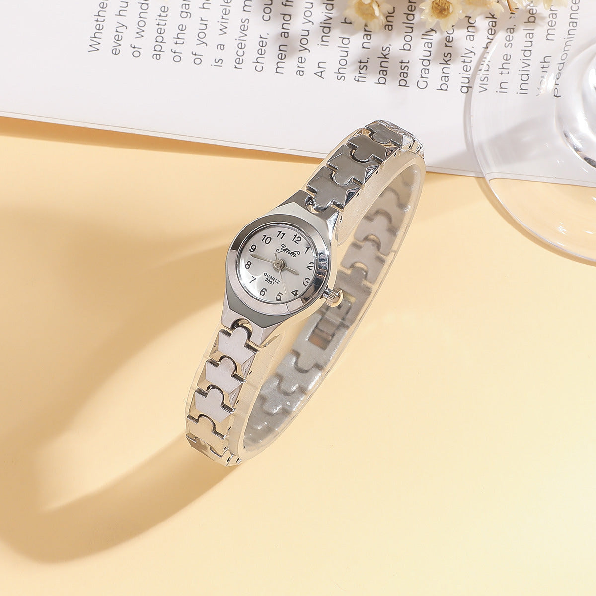 Fashionable Steel-band Bracelet Womens Watch For Ladies