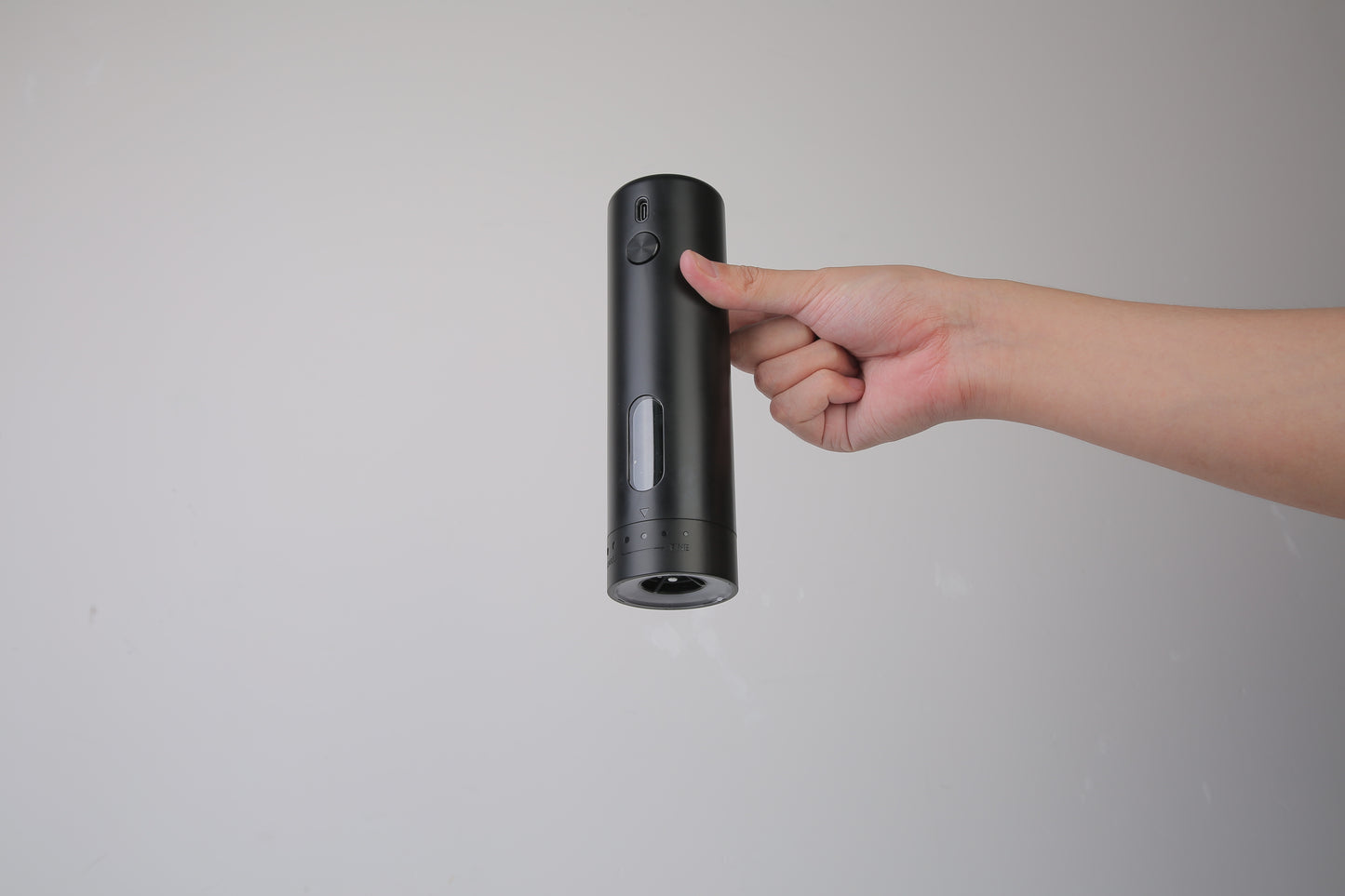 1Pc  Electric Pepper Grinder USB Rechargeable Pepper Mill Automatic Salt Grinder With 6 Adjustable Coarseness LED Light 110ML Container One Hand Operation For Kitchen Essential.